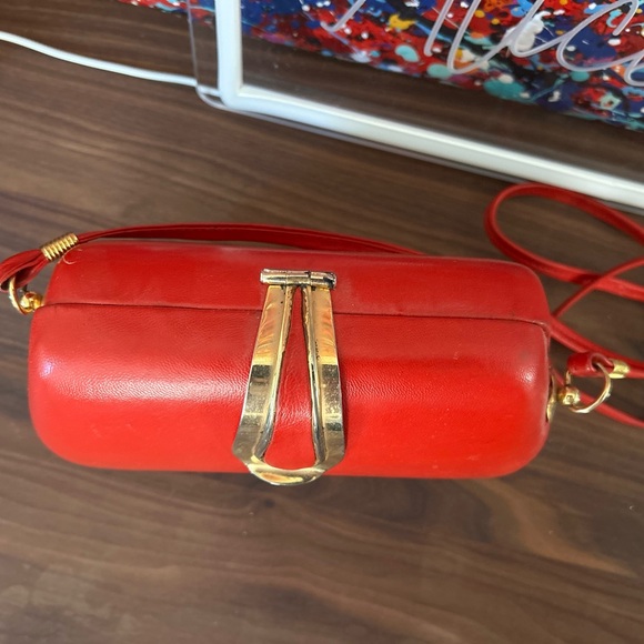 Elegant Vintage Red and Gold Handbag - Picture 5 of 6